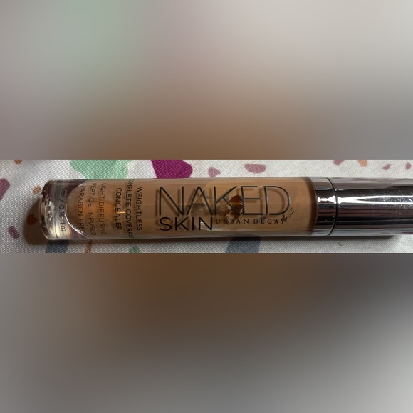 URBAN Decay Naked Skin Weightless Complete Coverage Concealer--DARK Neutral - Picture 4 of 4